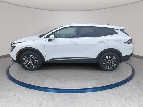 Used 2024 Kia Sportage EX AWD/4WD image 8