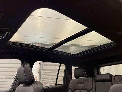 New 2025 Jeep Grand Cherokee Limited w/ Luxury Tech Group II image 15