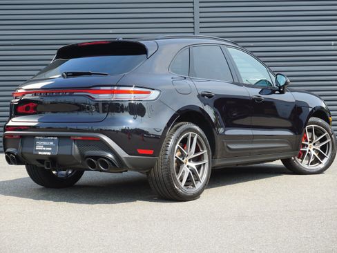 Certified 2023 Porsche Macan S AWD/4WD image 8