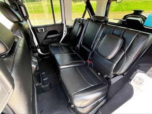 Used 2022 Jeep Wrangler Unlimited Sahara w/ Cold Weather Group AWD/4WD image 22