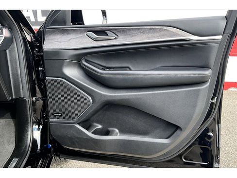 Used 2024 Jeep Grand Cherokee Overland AWD/4WD image 20