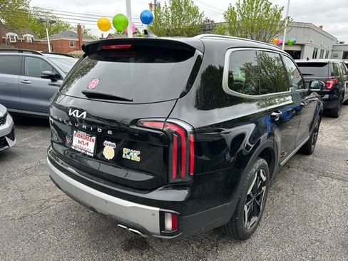 Used 2023 Kia Telluride EX w/ EX Captain's Chair Package FWD image 4