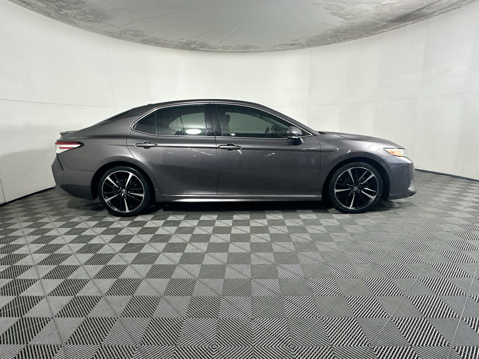 Used 2020 Toyota Camry XSE FWD image 2