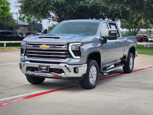Used 2025 Chevrolet Silverado 2500 LTZ w/ LTZ Convenience Package AWD/4WD image 11