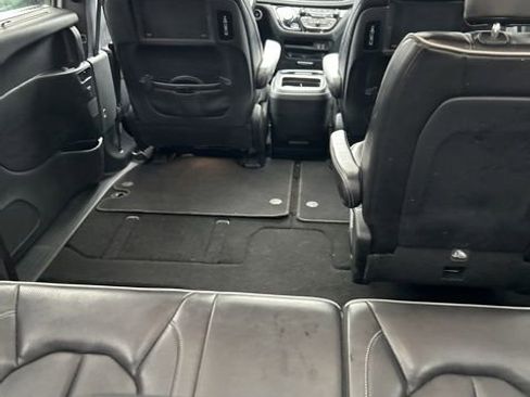 Used 2018 Chrysler Pacifica Limited image 13