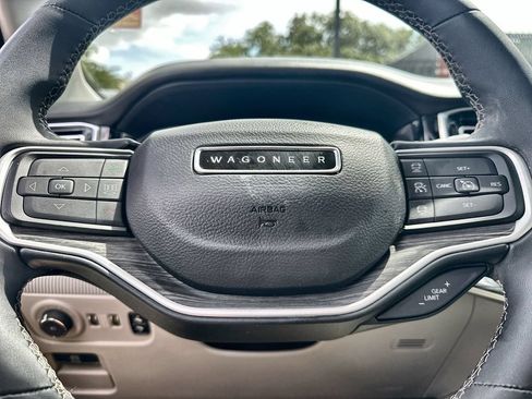 Used 2022 Jeep Wagoneer Series III w/ Premium Group I RWD image 33