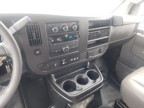 Used 2020 GMC Savana 2500 LS w/ Driver Convenience Package image 21