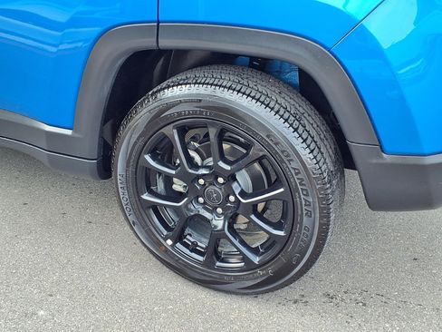 Certified 2025 Jeep Compass Latitude w/ Convenience Group AWD/4WD image 25