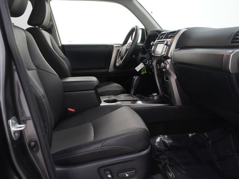 Used 2019 Toyota 4Runner SR5 Premium image 11