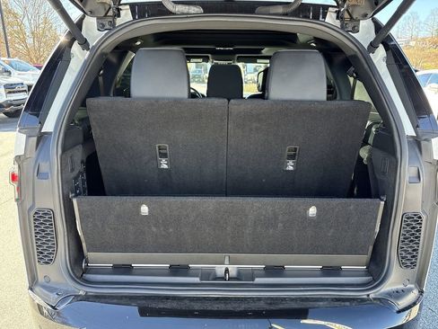 Used 2023 Land Rover Discovery S R-Dynamic image 26