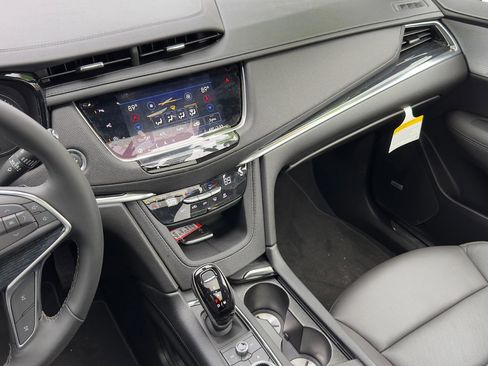 Used 2025 Cadillac XT5 Premium Luxury w/ Technology Package image 9