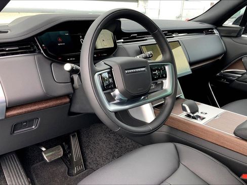 New 2025 Land Rover Range Rover SE image 5