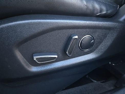 Used 2017 Ford Explorer XLT w/ Equipment Group 202A image 15