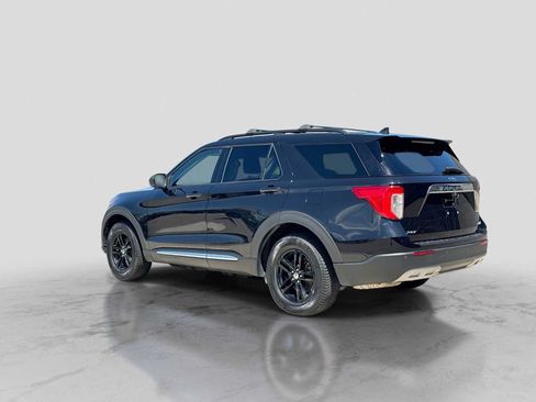 Used 2022 Ford Explorer XLT w/ Equipment Group 202A AWD/4WD image 4