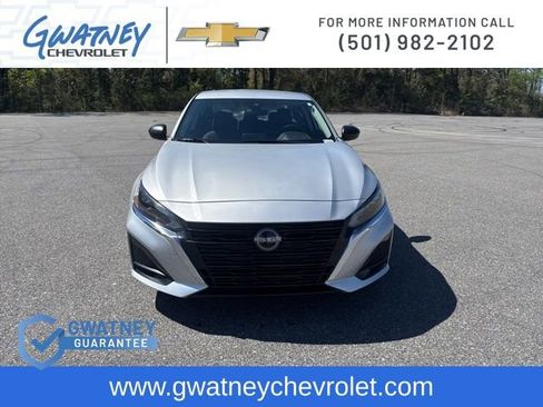Used 2024 Nissan Altima 2.5 SV image 2