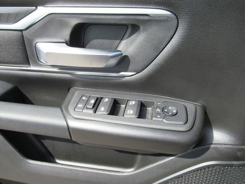 New 2026 RAM 1500 4x4 Crew Cab image 19