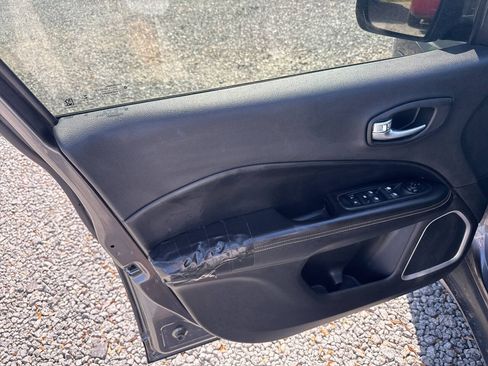 Used 2020 Jeep Compass Latitude FWD image 14