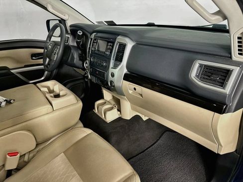 Used 2018 Nissan Titan SV AWD/4WD image 31