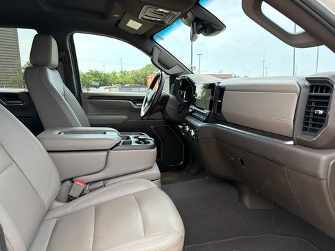 Used 2025 GMC Sierra 1500 SLT AWD/4WD image 13