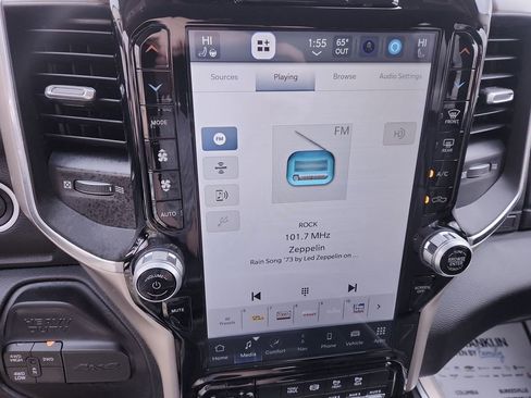 Used 2024 RAM 4500 Laramie image 16