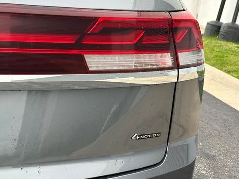 Certified 2024 Volkswagen Atlas Cross Sport SE AWD/4WD image 15