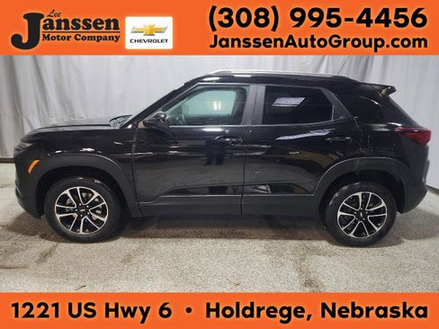 Used 2025 Chevrolet TrailBlazer LT image 1