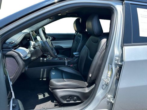 Used 2025 Jeep Compass Limited AWD/4WD image 8