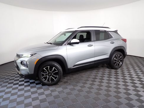 Used 2023 Chevrolet TrailBlazer ACTIV w/ Convenience Package AWD/4WD image 9