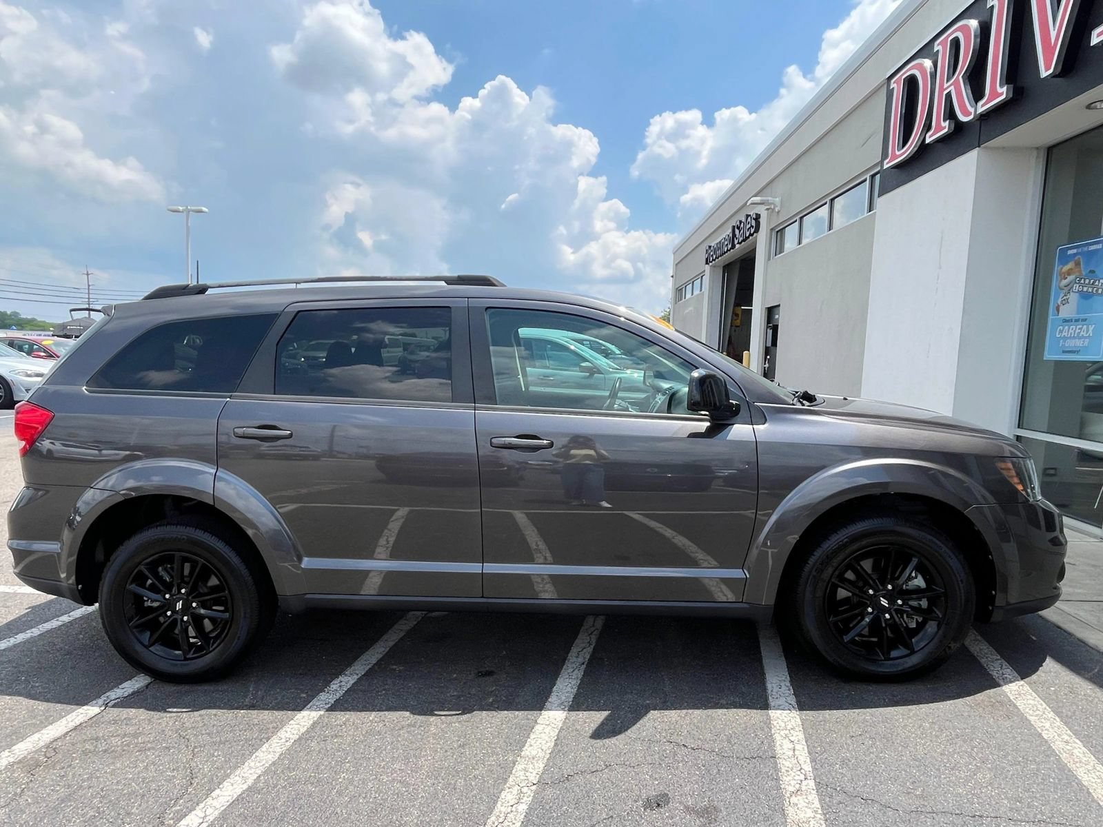 Used 2019 Dodge Journey SE w/ Connectivity Group FWD image 8