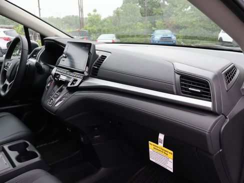 Certified 2026 Honda Odyssey EX-L image 9