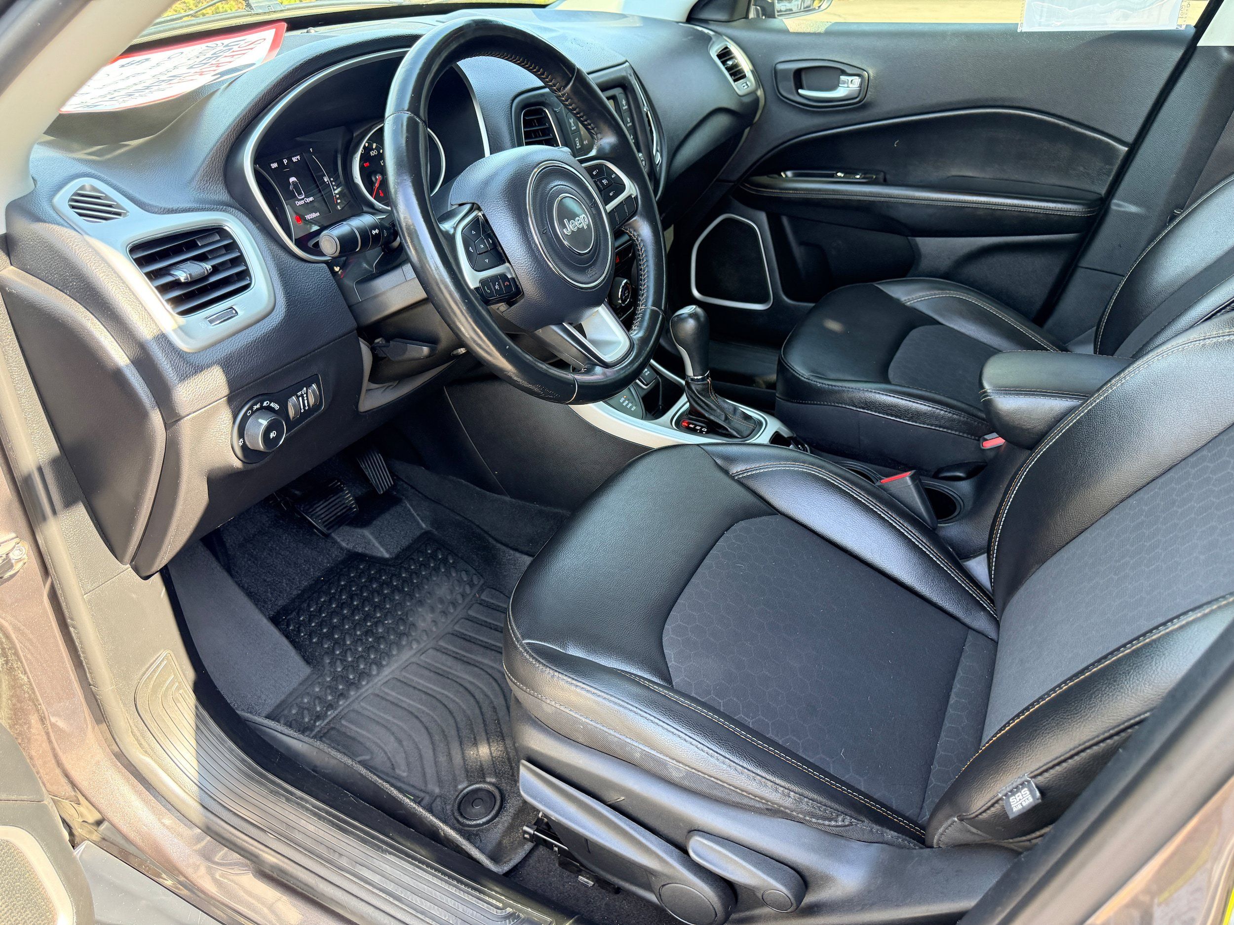 Used 2018 Jeep Compass Latitude AWD/4WD image 13