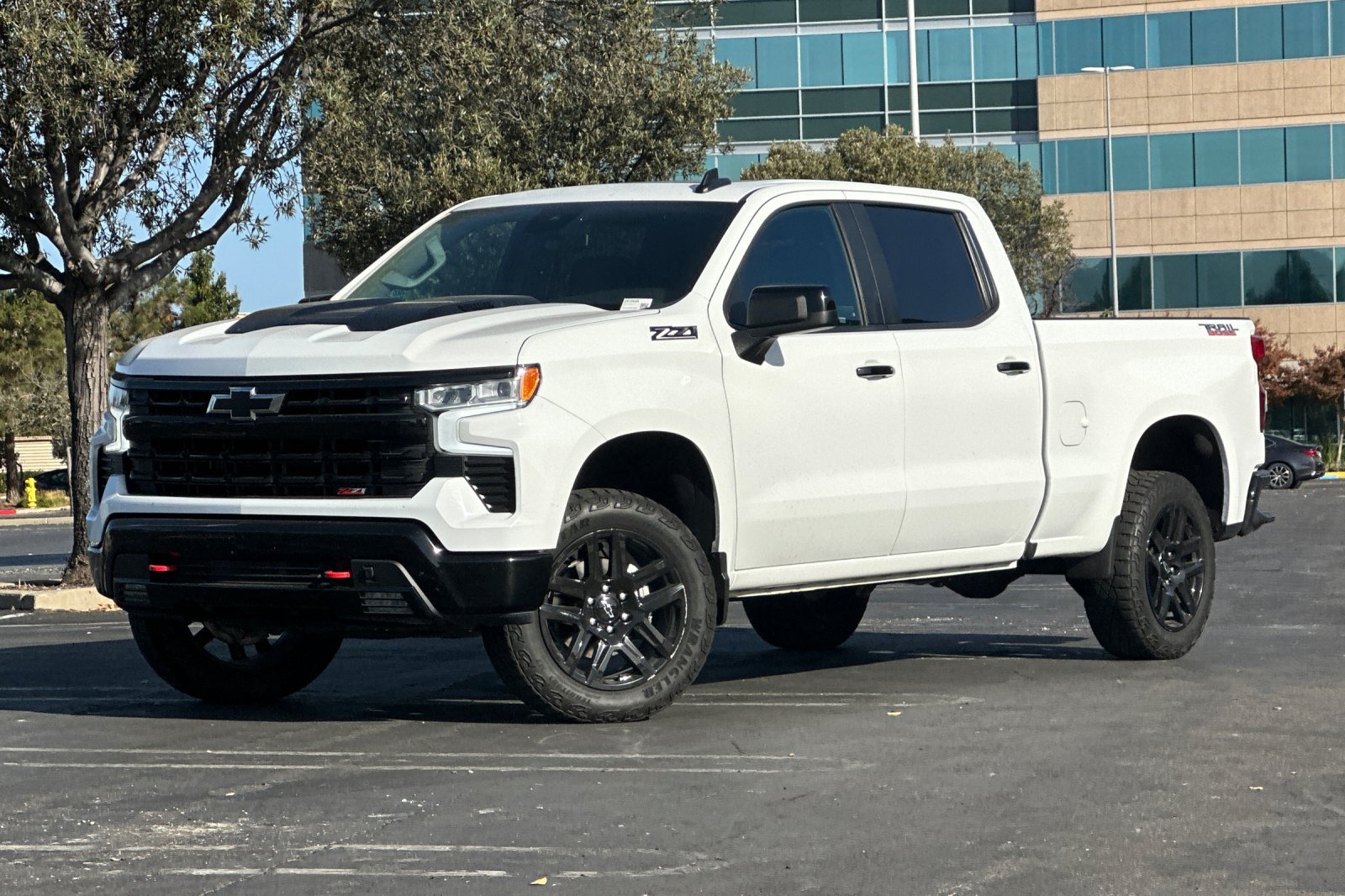 Used 2024 Chevrolet Silverado 1500 LT Trail Boss w/ Convenience Package II AWD/4WD image 8
