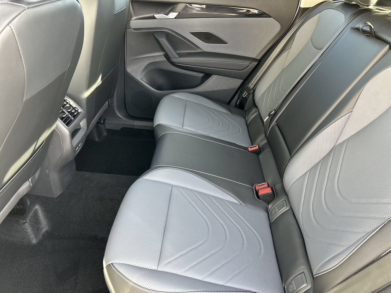 New 2026 Volkswagen Tiguan SE FWD image 13