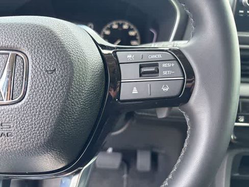 Certified 2025 Honda Pilot Touring image 12