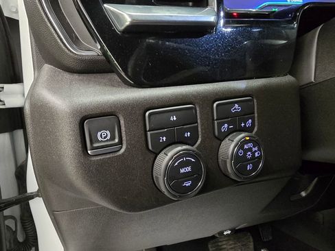 Used 2025 Chevrolet Silverado 2500 LT w/ Convenience Package image 34