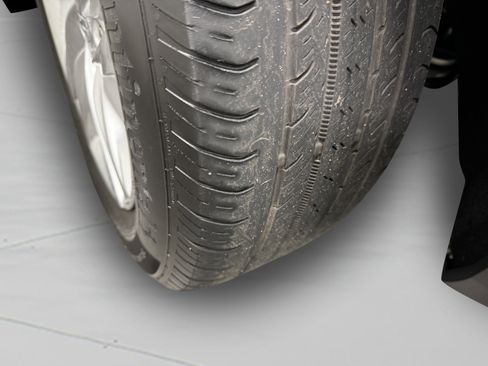 Used 2024 Buick Envista Preferred image 48