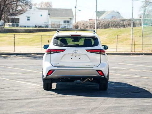 Used 2022 Toyota Highlander Platinum image 6