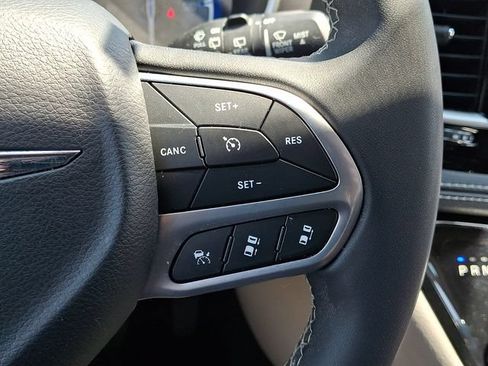 Certified 2023 Chrysler Pacifica Touring-L FWD image 22