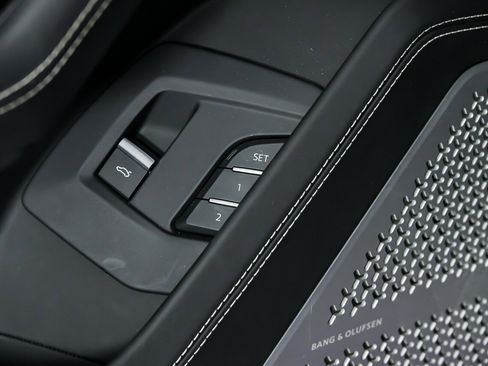 Used 2022 Lamborghini Urus image 19