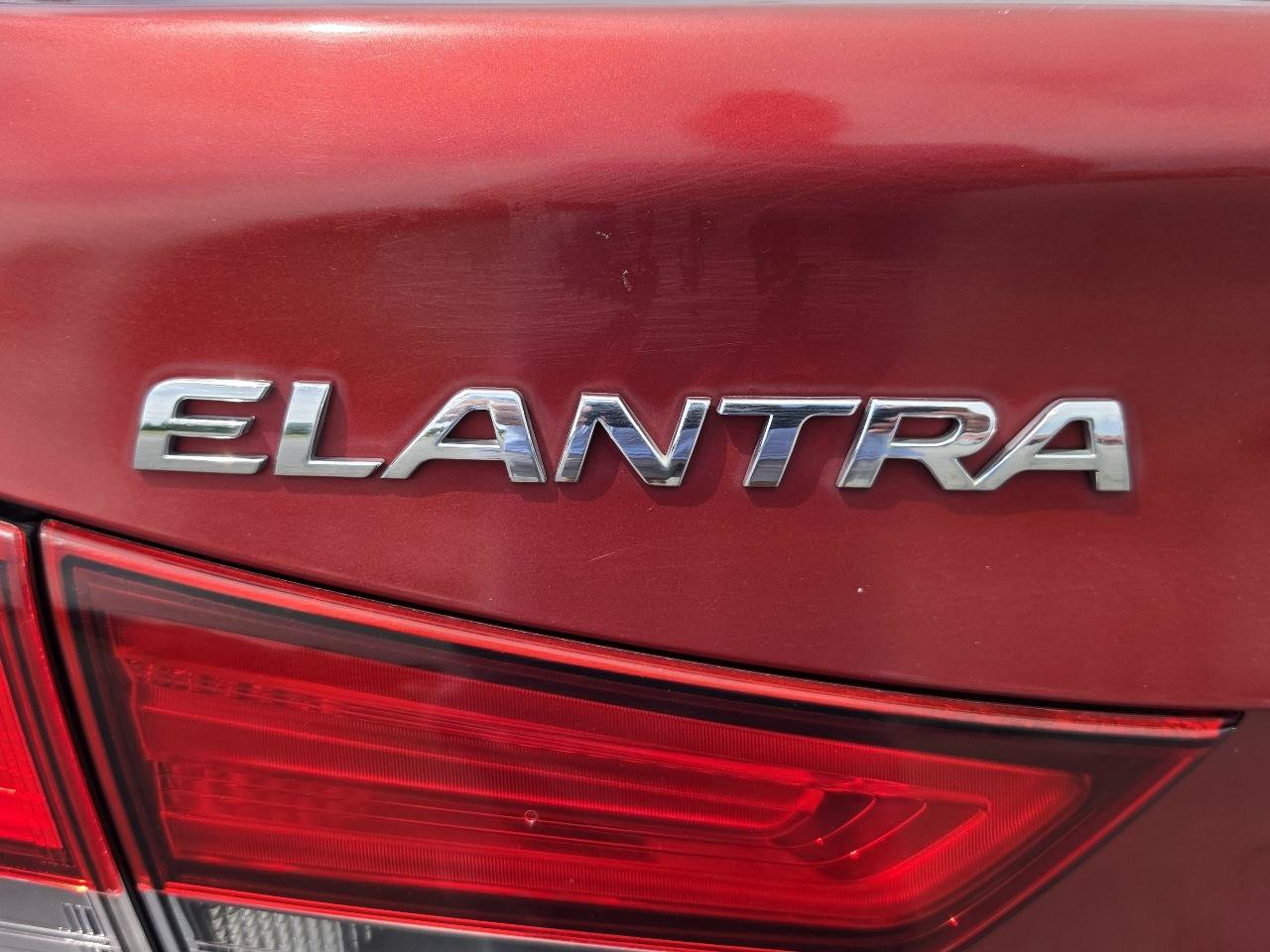 Used 2016 Hyundai Elantra SE FWD image 20