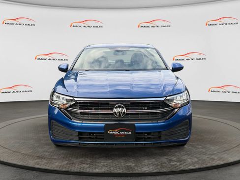 Used 2023 Volkswagen Jetta SE FWD image 3