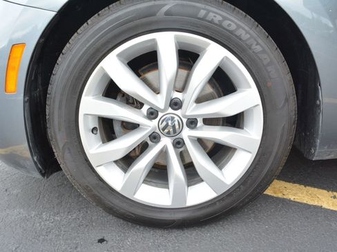 Used 2017 Volkswagen Beetle 1.8T FWD image 7