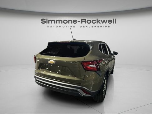 Used 2024 Chevrolet Trax LS w/ LS Convenience Package image 7