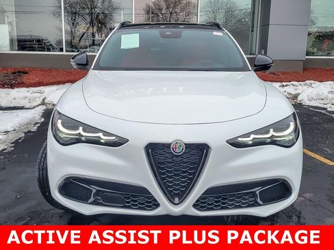 Used 2024 Alfa Romeo Stelvio Veloce image 4