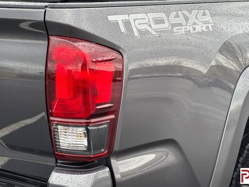 Used 2018 Toyota Tacoma TRD Sport w/ Technology Package image 33