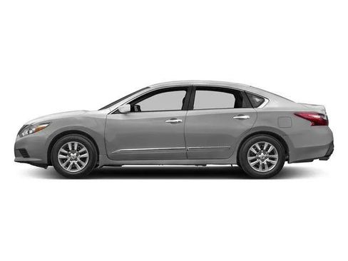 Used 2017 Nissan Altima 2.5 S w/ Power Driver Seat Package FWD image 3