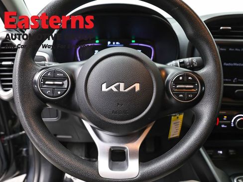 Used 2023 Kia Soul LX w/ LX Technology Package FWD image 10
