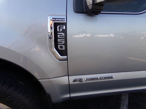 Used 2022 Ford F250 Platinum w/ FX4 Off-Road Package AWD/4WD image 2