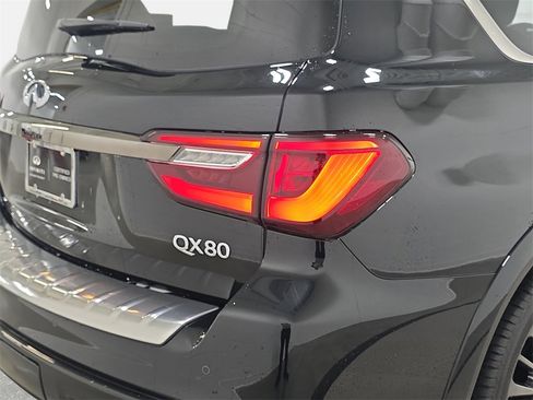 Certified 2023 INFINITI QX80 Premium Select w/ All-Season Package image 31