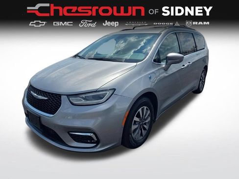 Used 2021 Chrysler Pacifica Touring-L FWD image 1